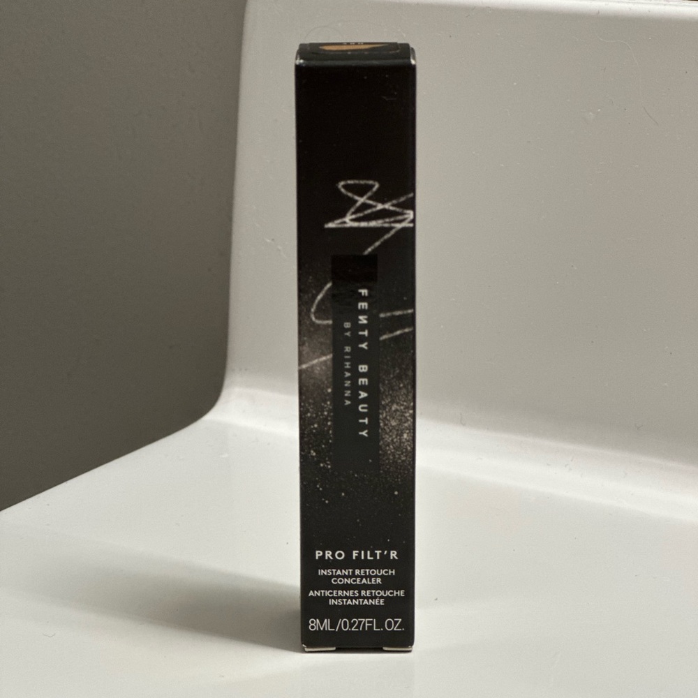 Brand new Fenty Beauty by Rihanna 
Pro FILT'R Instant retouch concealer